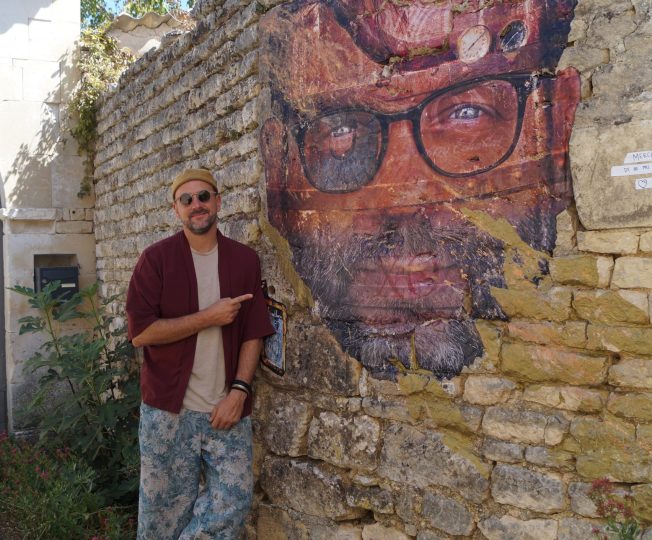 Benjamin Bēni a mis en scène le portrait du producteur et négociant Pierre Vaudon.