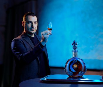 Le maître de chai Baptiste Loiseau, créateur de l'assemblage.