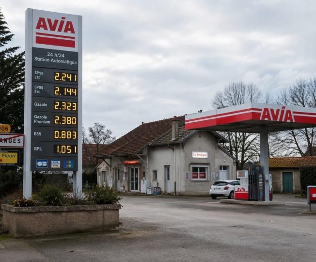 Le prix du carburant flambe. La facture est particulièrement lourde pour les ruraux, obligés de circuler en voiture.