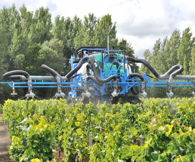 Traitement dans les vignes.